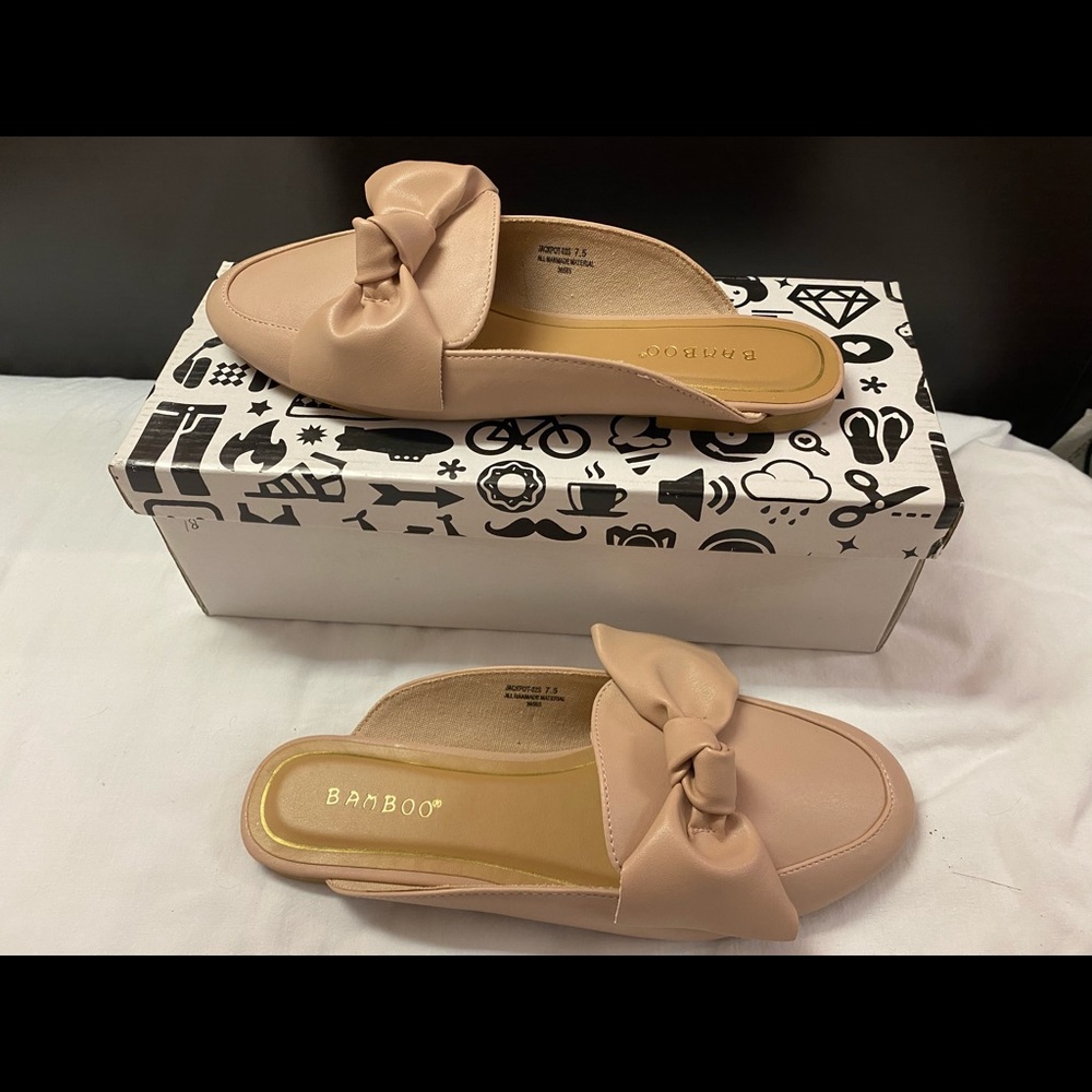 Beidge Flat/Loafer Sandals size 6